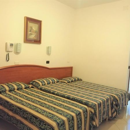 Hotel Villa Linda - Family Hotel - Nuova Costruzione Antisismica Riccione Kültér fotó