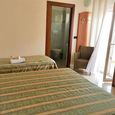 Hotel Villa Linda - Family Hotel - Nuova Costruzione Antisismica Riccione Kültér fotó