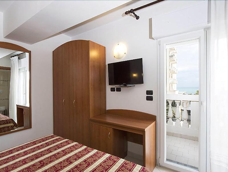 Hotel Villa Linda - Family Hotel - Nuova Costruzione Antisismica Riccione Kültér fotó