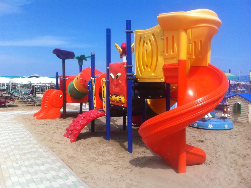 Hotel Villa Linda - Family Hotel - Nuova Costruzione Antisismica Riccione Kültér fotó