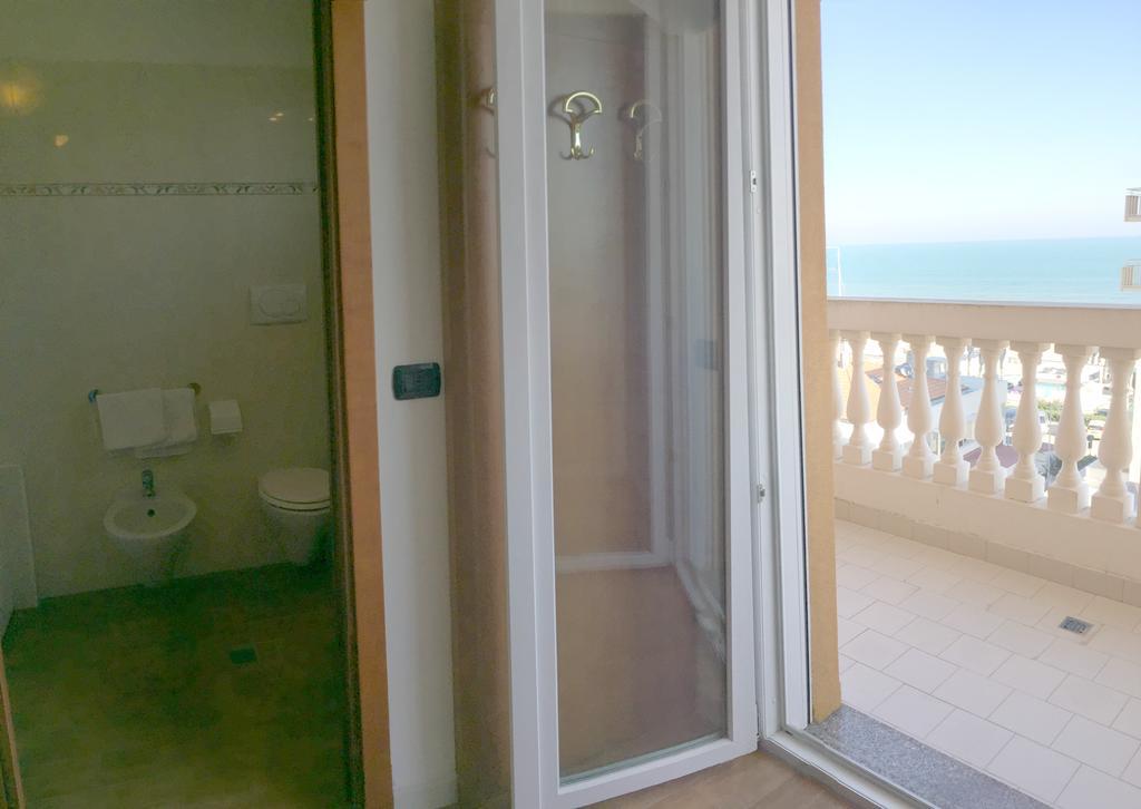 Hotel Villa Linda - Family Hotel - Nuova Costruzione Antisismica Riccione Kültér fotó