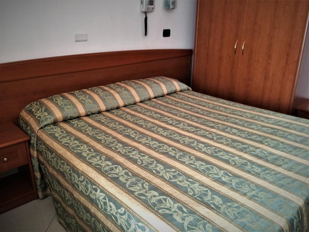 Hotel Villa Linda - Family Hotel - Nuova Costruzione Antisismica Riccione Kültér fotó