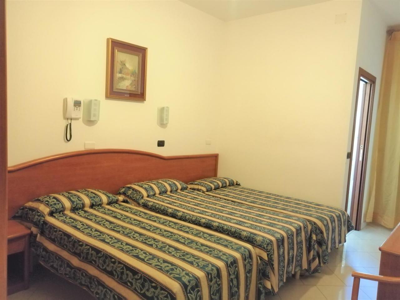 Hotel Villa Linda - Family Hotel - Nuova Costruzione Antisismica Riccione Kültér fotó