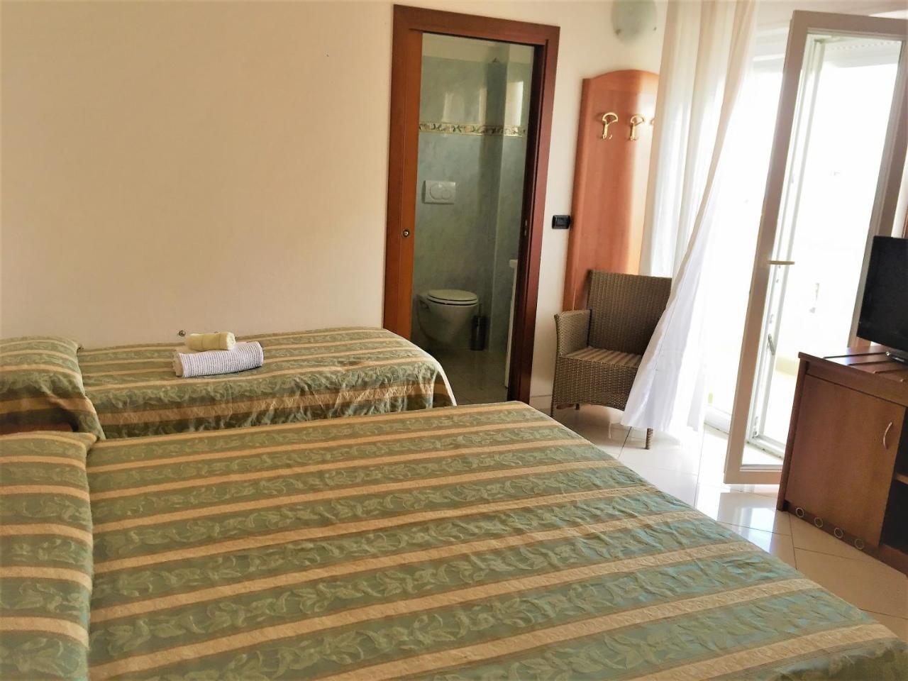 Hotel Villa Linda - Family Hotel - Nuova Costruzione Antisismica Riccione Kültér fotó