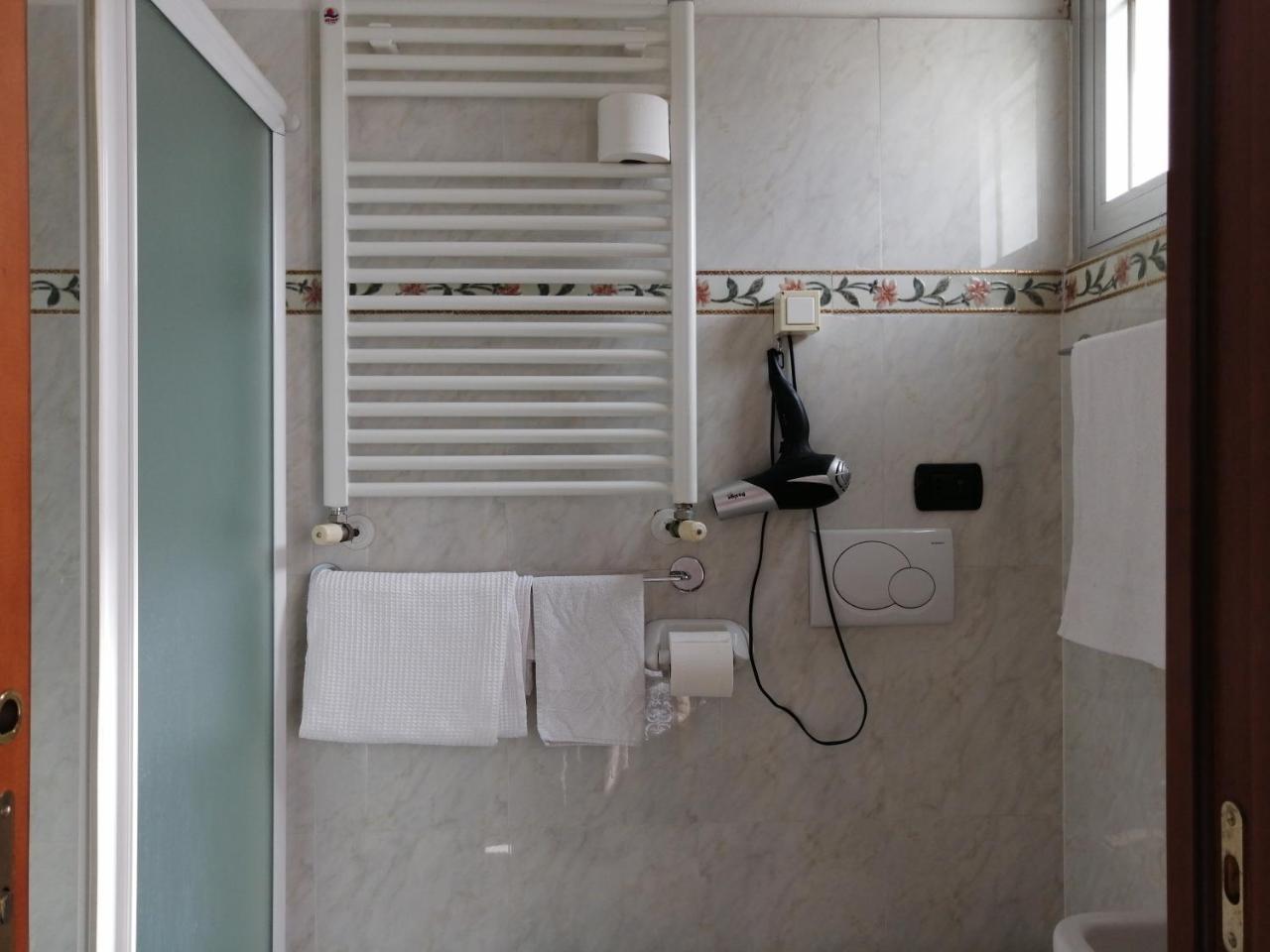 Hotel Villa Linda - Family Hotel - Nuova Costruzione Antisismica Riccione Kültér fotó