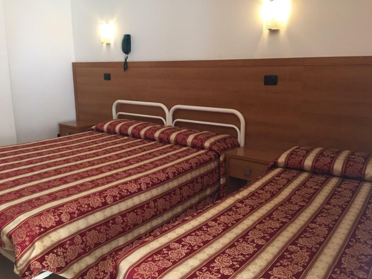 Hotel Villa Linda - Family Hotel - Nuova Costruzione Antisismica Riccione Kültér fotó