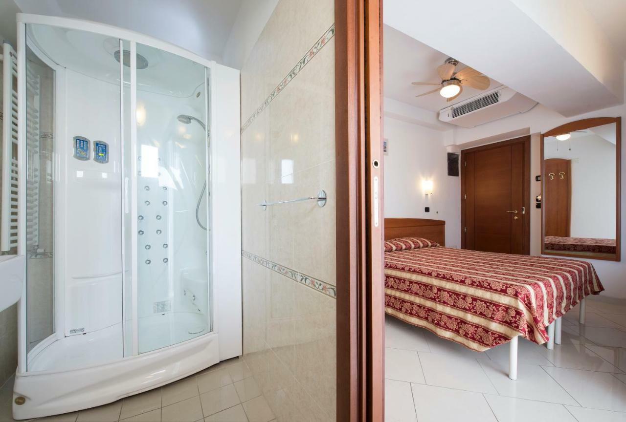 Hotel Villa Linda - Family Hotel - Nuova Costruzione Antisismica Riccione Kültér fotó