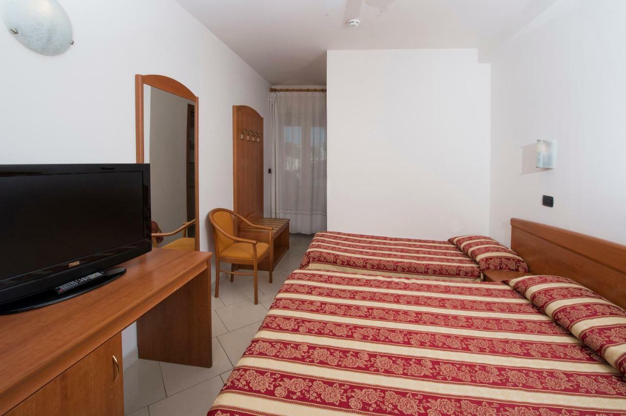 Hotel Villa Linda - Family Hotel - Nuova Costruzione Antisismica Riccione Kültér fotó
