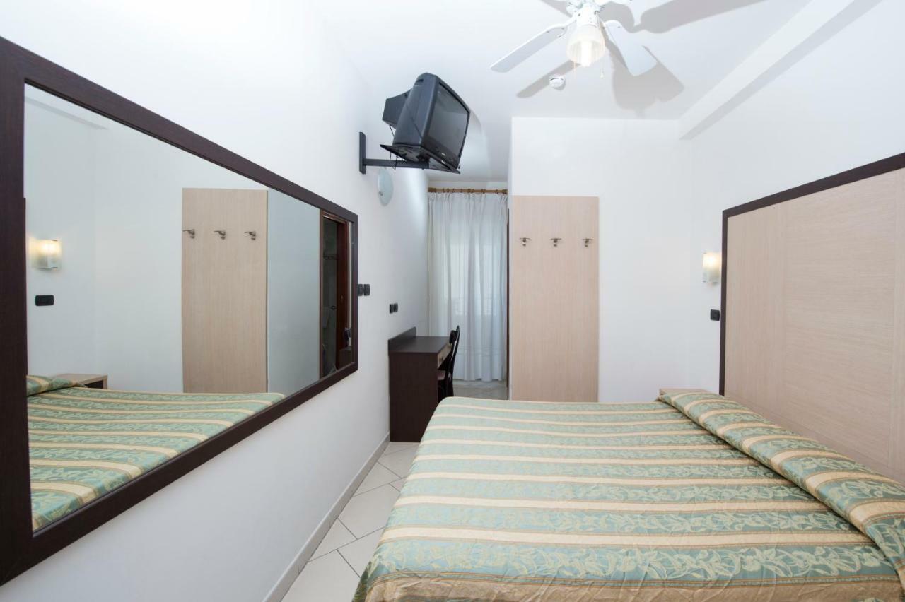 Hotel Villa Linda - Family Hotel - Nuova Costruzione Antisismica Riccione Kültér fotó