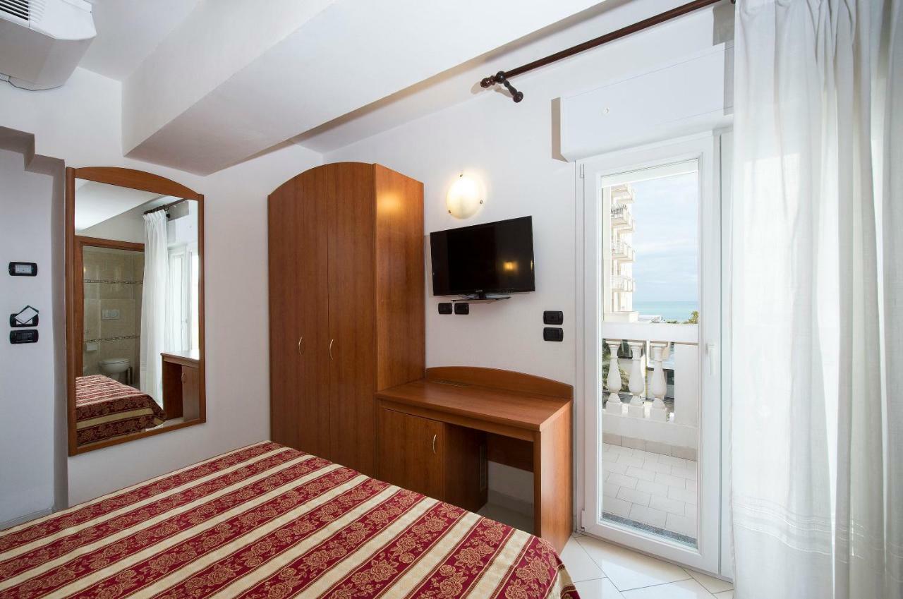 Hotel Villa Linda - Family Hotel - Nuova Costruzione Antisismica Riccione Kültér fotó