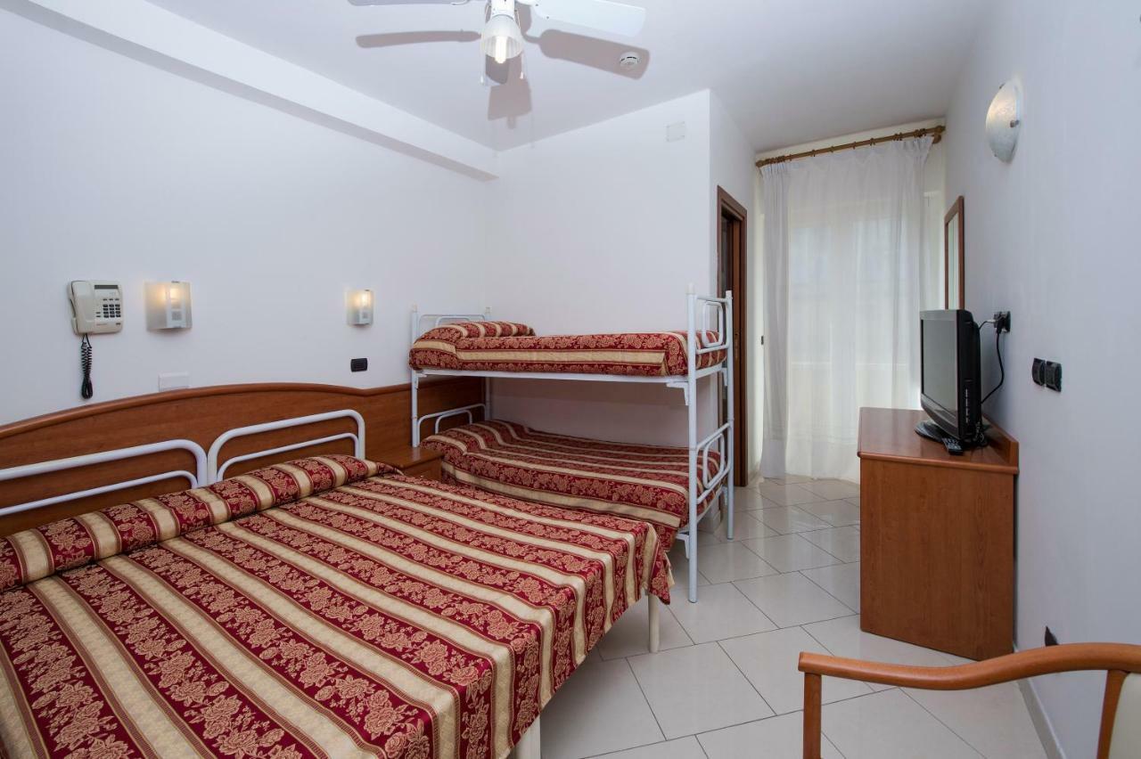 Hotel Villa Linda - Family Hotel - Nuova Costruzione Antisismica Riccione Kültér fotó